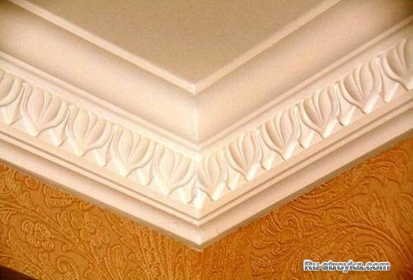 Чем заделать щели между стеной и потолком, чтобы они не растрескивались