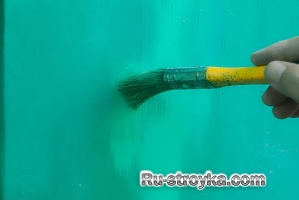 Как исправить вмятину на стене, при помощи клея - карандаша.