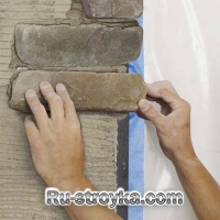 Как декорировать камин при помощи искусственного камня.