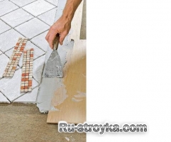 Сочетание керамической плитки с паркетом.