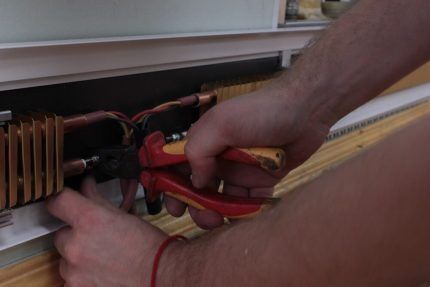 Тёплый плинтус: что собой представляют плинтусные радиаторы отопления и как их правильно монтировать